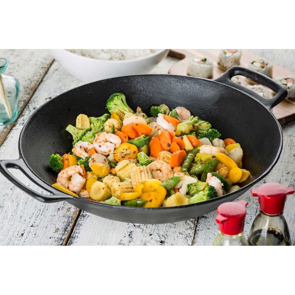 stirfry in a wok