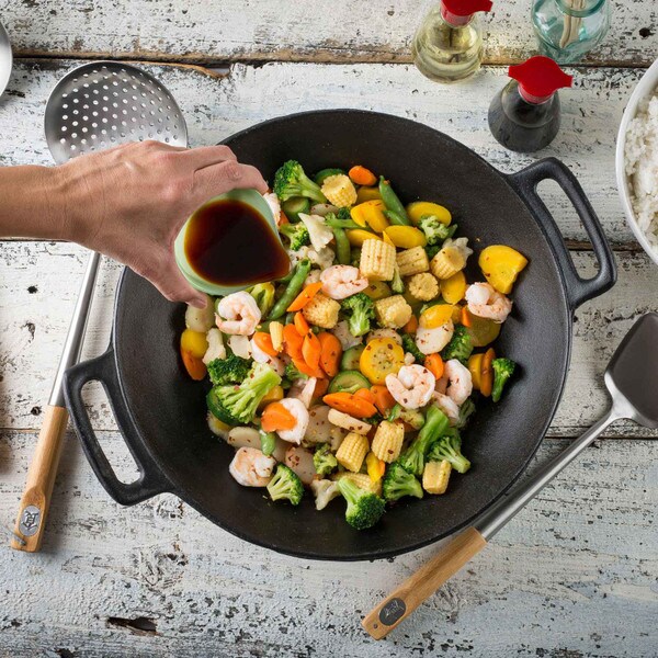 stirfry in a wok